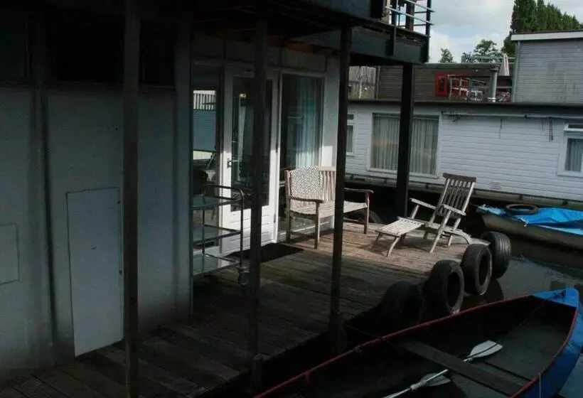تختخواب و صبحانه Houseboat Studio Sooki