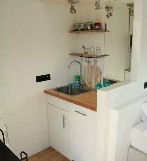 تختخواب و صبحانه Houseboat Studio Sooki