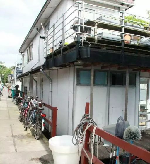 تختخواب و صبحانه Houseboat Studio Sooki