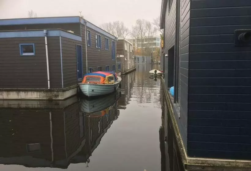 تختخواب و صبحانه Houseboat Studio Sooki