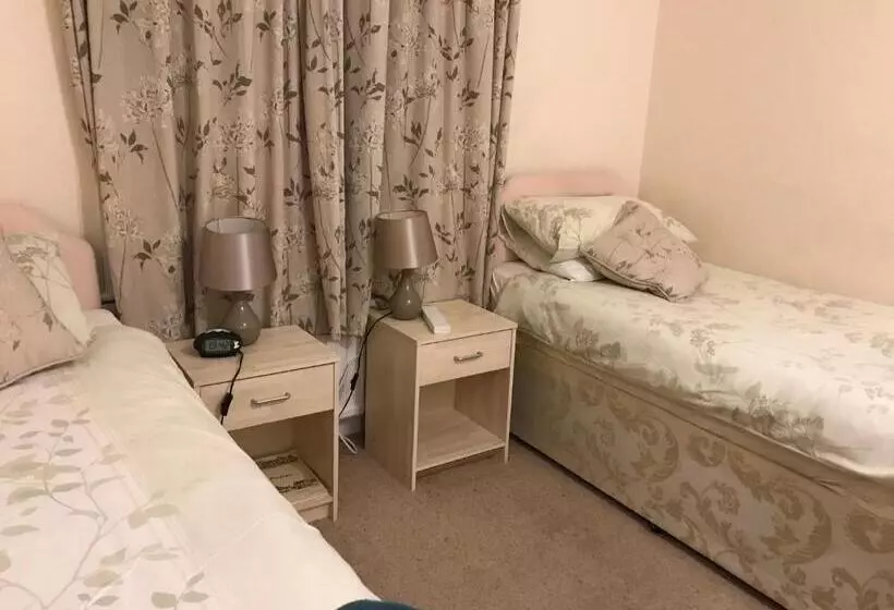 ベッドアンドブレックファースト Melrose Cottage