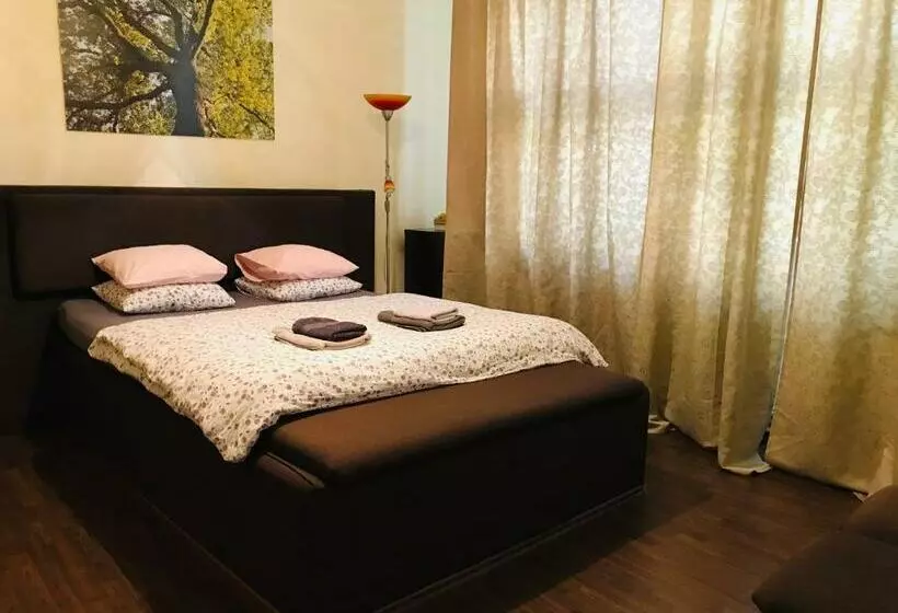 Aamiaismajoitus (B&B) Apartmán Stursovka