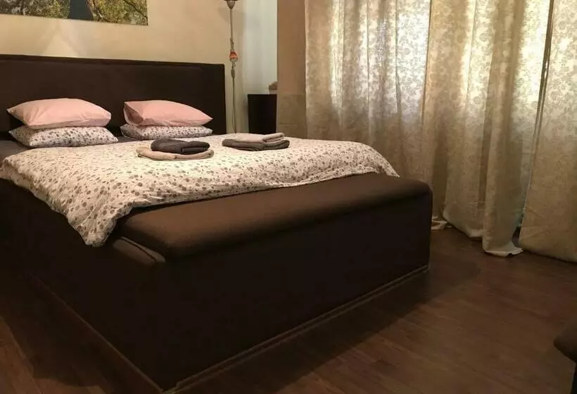 Aamiaismajoitus (B&B) Apartmán Stursovka