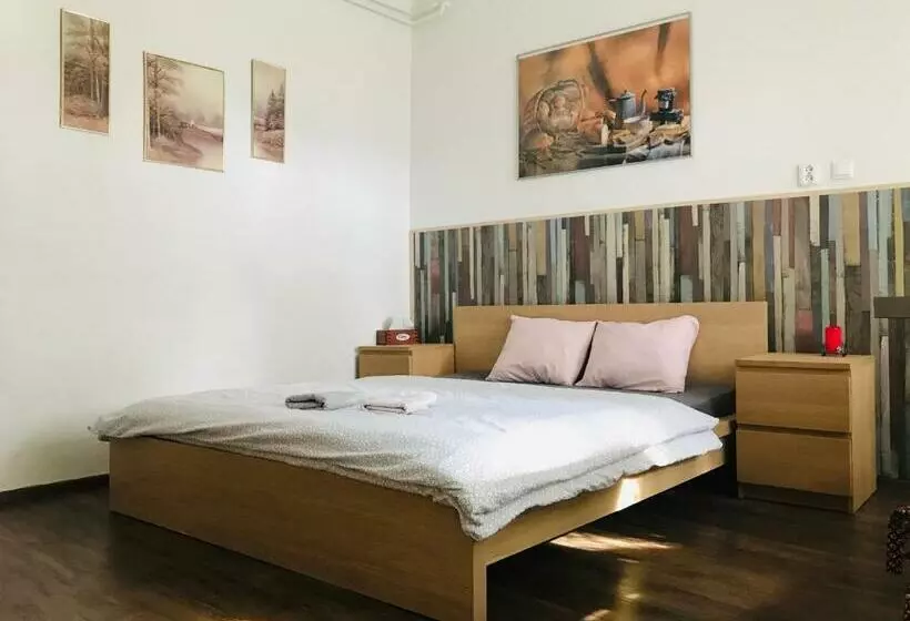 Aamiaismajoitus (B&B) Apartmán Stursovka