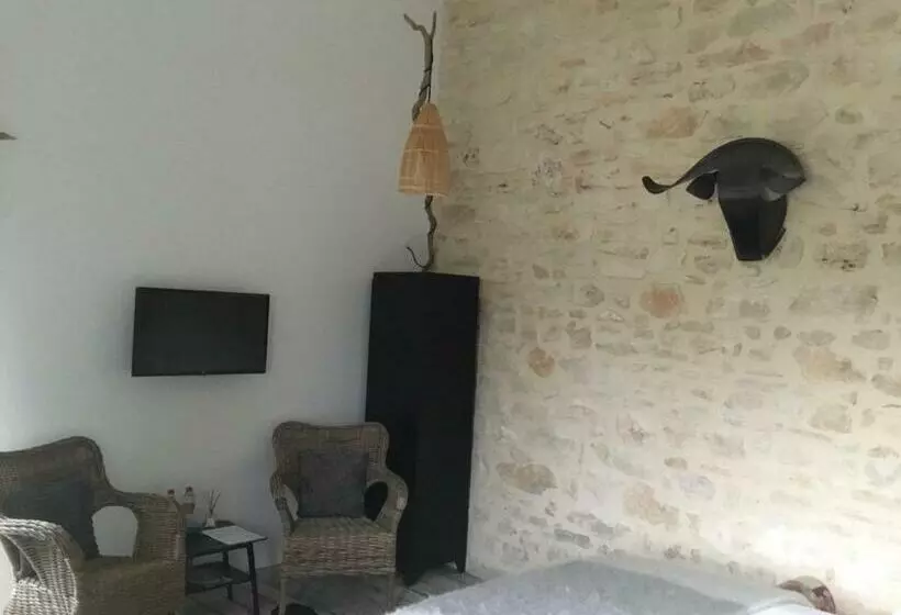 Aamiaismajoitus (B&B) Le Mas Des Auges