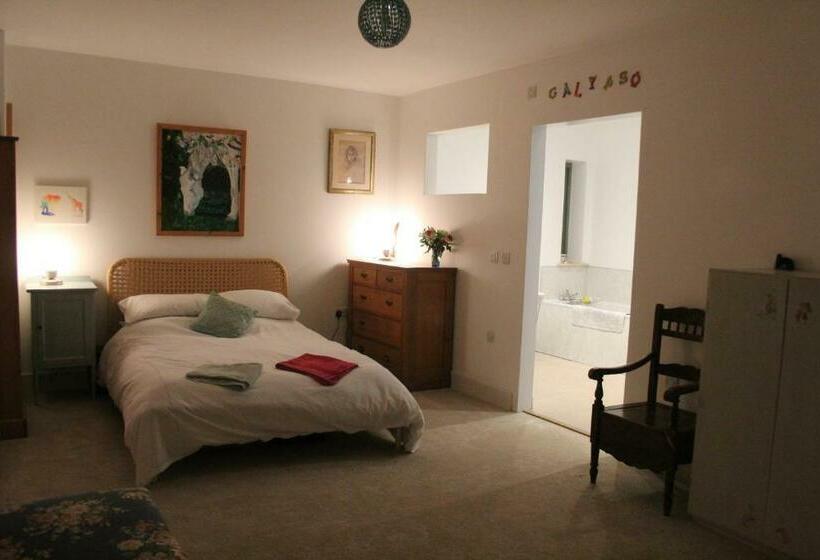 Bed and Breakfast Mapperton Hill Farm