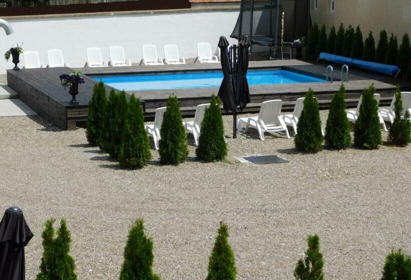 모텔 Mountain Vista Suites