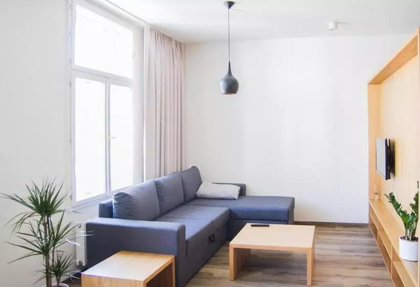 Majatalo Apart U Lva