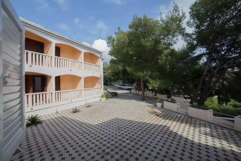 Beach Apartments Lavica