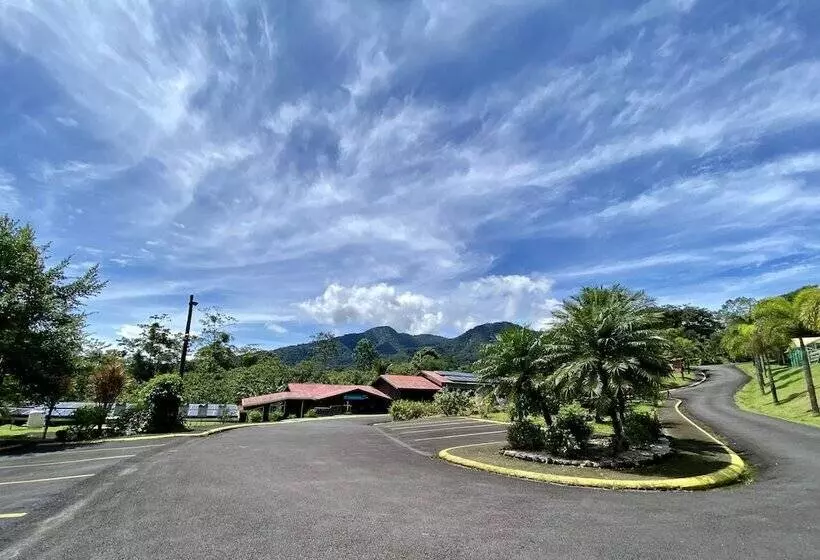 فندق Arenal Waterfall Lodge