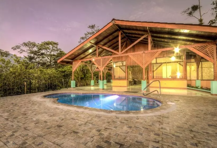 فندق Arenal Waterfall Lodge