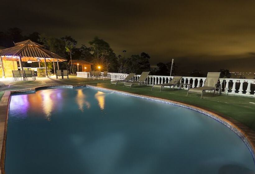 هتل Arenal Waterfall Lodge