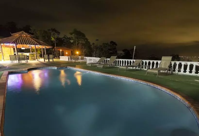 فندق Arenal Waterfall Lodge