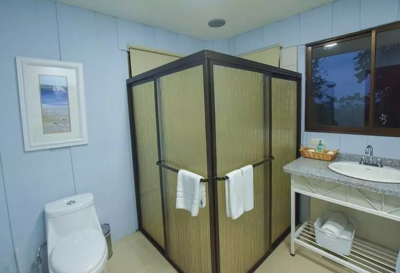 فندق Arenal Waterfall Lodge