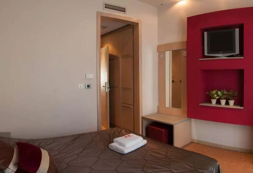 Garni Hotel Vigor   Ev Station