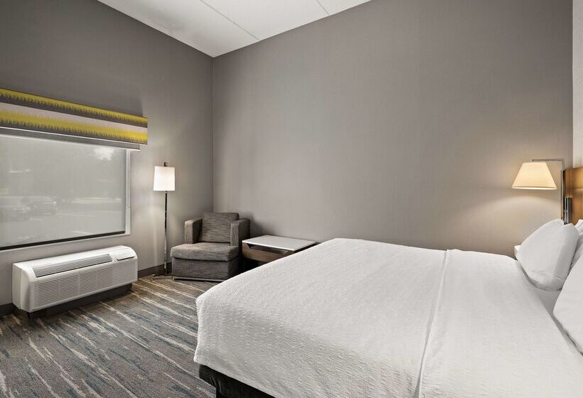 Отель Hampton Inn & Suites Poughkeepsie