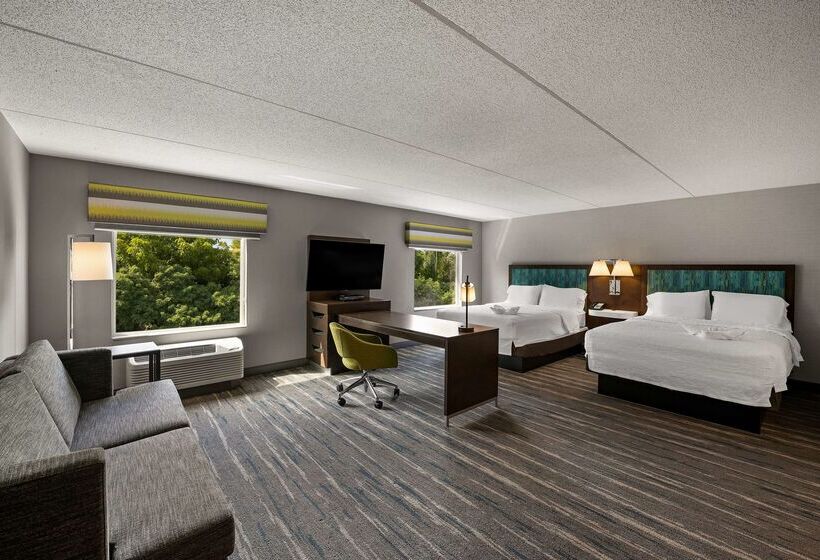 Отель Hampton Inn & Suites Poughkeepsie