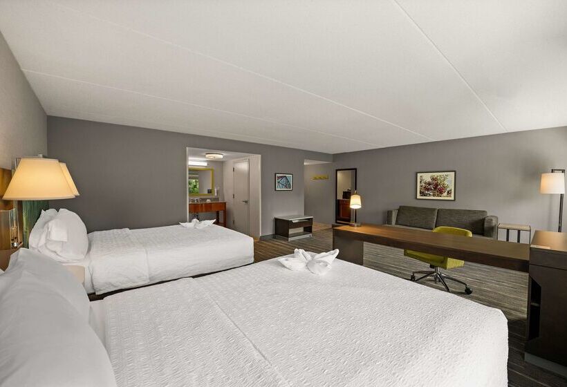 Отель Hampton Inn & Suites Poughkeepsie