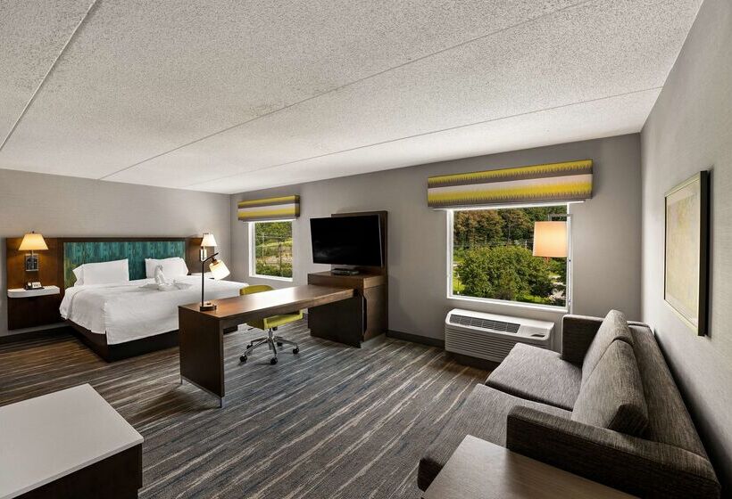 Отель Hampton Inn & Suites Poughkeepsie