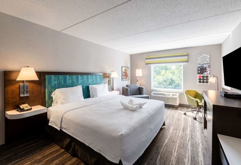 Отель Hampton Inn & Suites Poughkeepsie