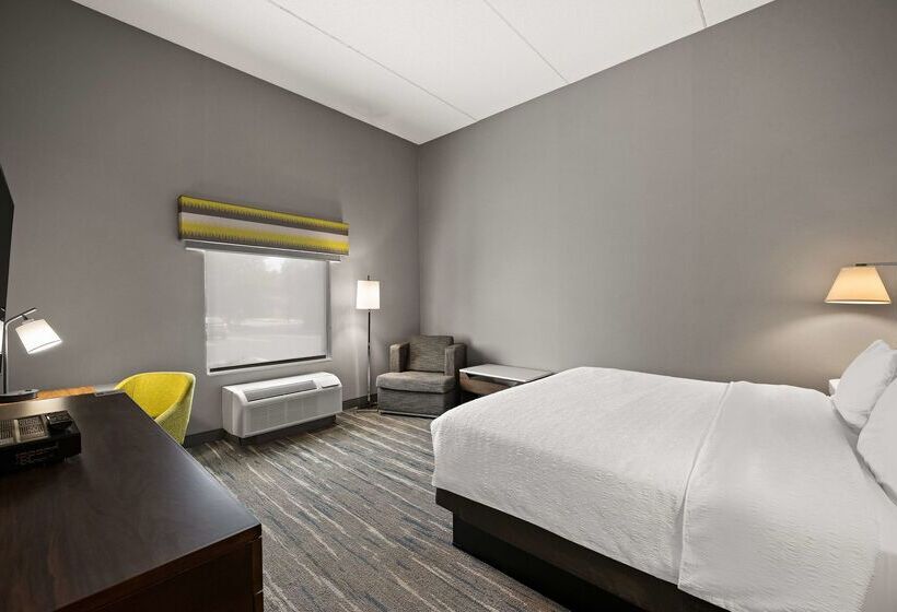 Отель Hampton Inn & Suites Poughkeepsie