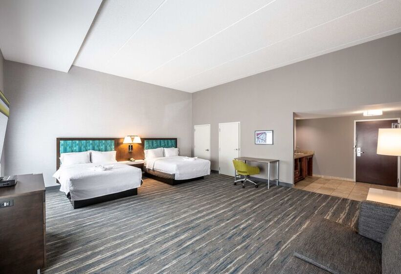 Отель Hampton Inn & Suites Poughkeepsie