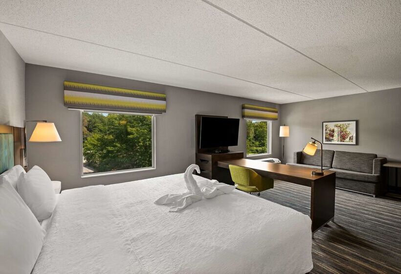 Отель Hampton Inn & Suites Poughkeepsie