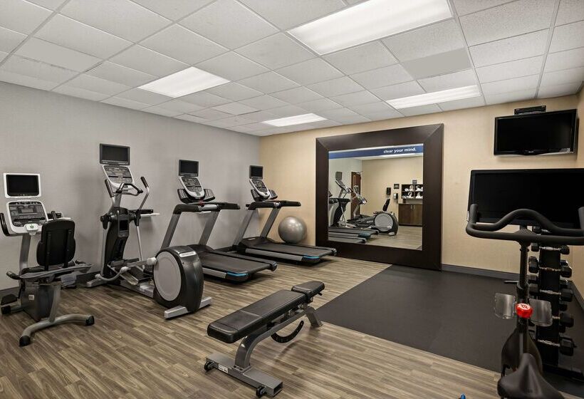 Отель Hampton Inn & Suites Poughkeepsie