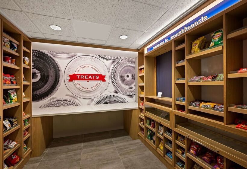 Отель Hampton Inn & Suites Poughkeepsie