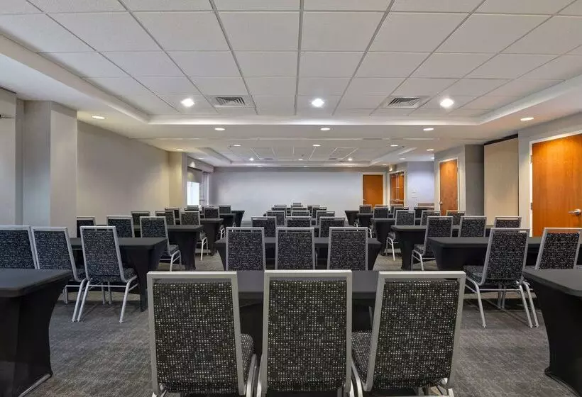 Отель Hampton Suites Birmingham Hoover