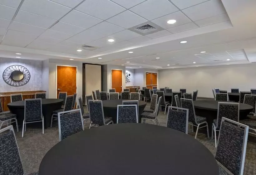 Отель Hampton Suites Birmingham Hoover