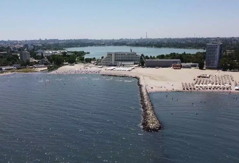 בית מלון כפרי Malibu Mamaia