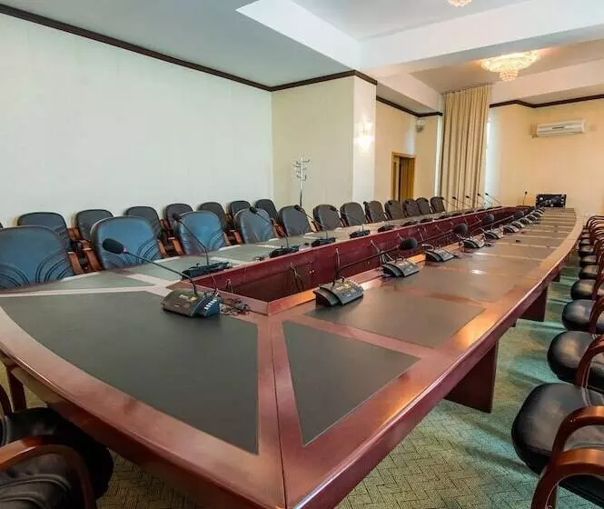 בית מלון כפרי Malibu Mamaia