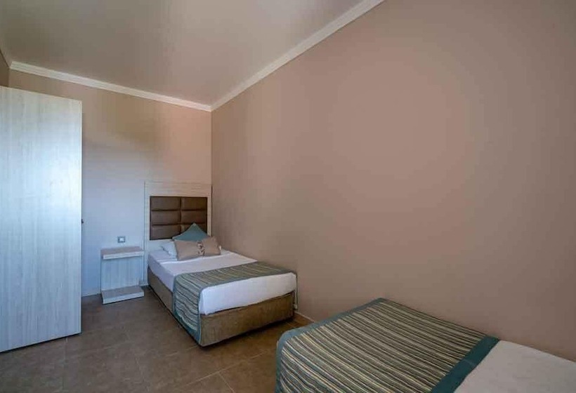 בית מלון כפרי Palmeras Beach