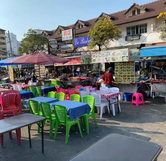 Jomtien Beach Hostel & Guesthouse