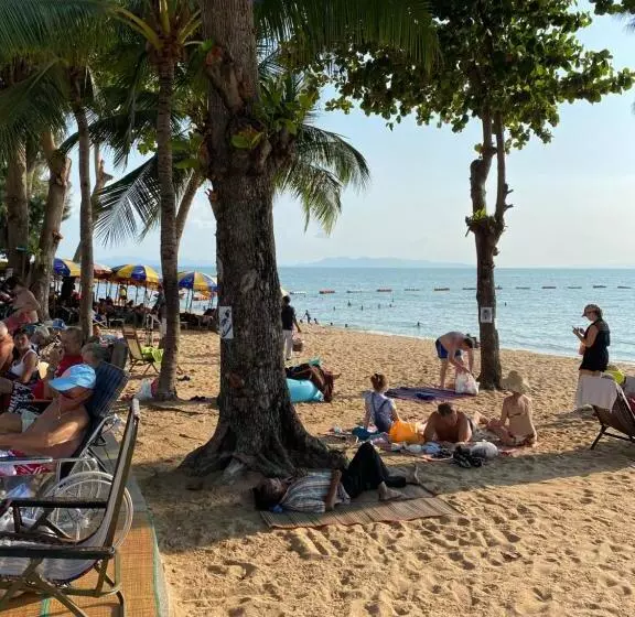 Jomtien Beach Hostel & Guesthouse