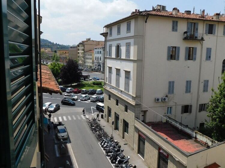 پانسیون Porta Alla Croce Guest House