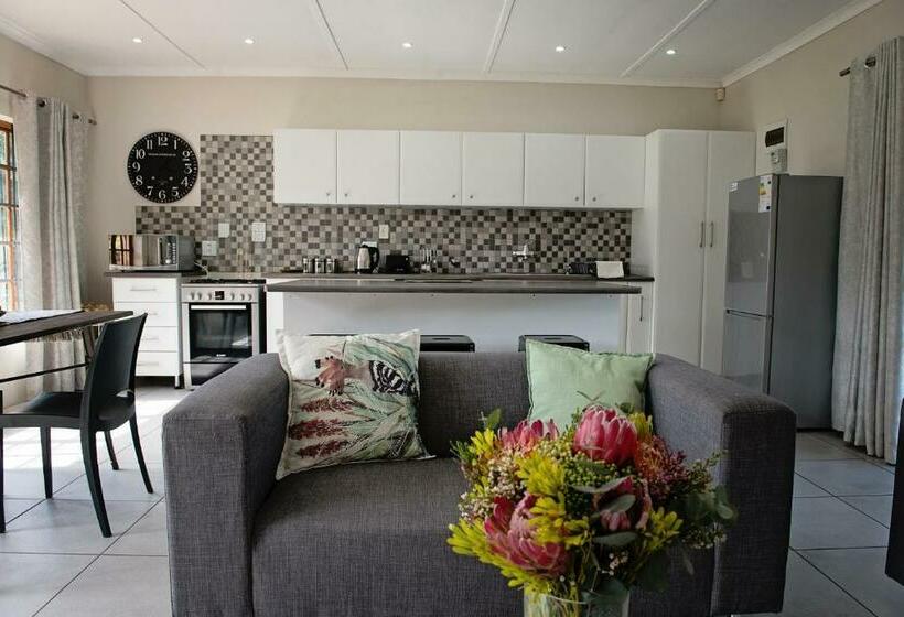 مبيت وإفطار 870 On Riverview Drive