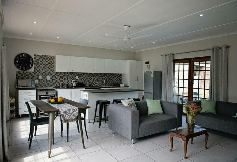 مبيت وإفطار 870 On Riverview Drive