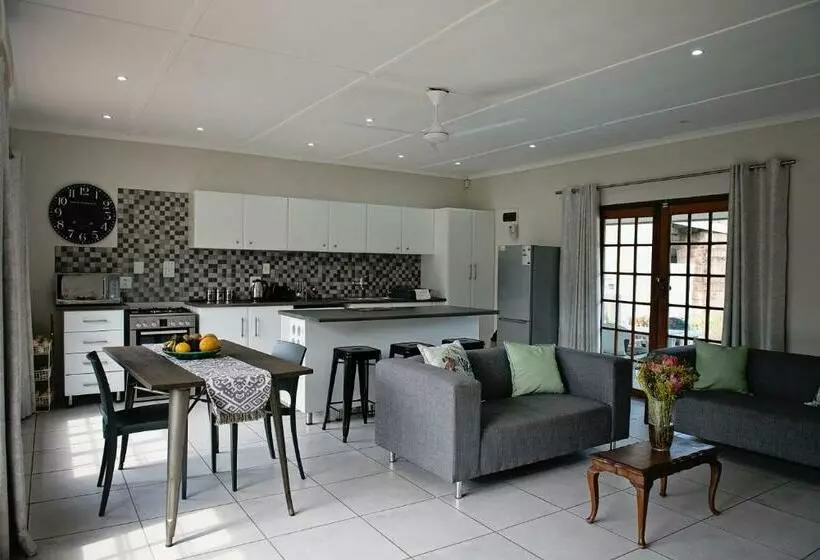 Aamiaismajoitus (B&B) 870 On Riverview Drive