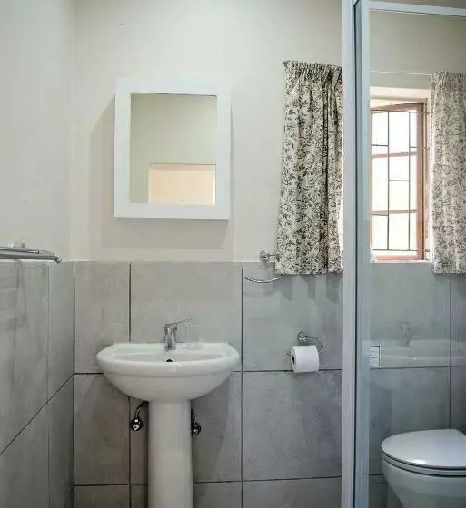 Aamiaismajoitus (B&B) 870 On Riverview Drive