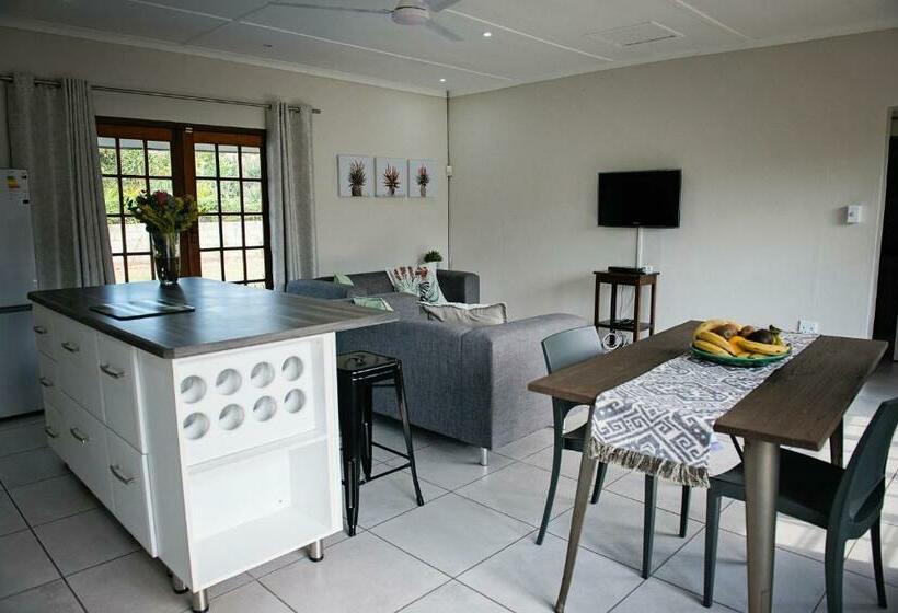 مبيت وإفطار 870 On Riverview Drive