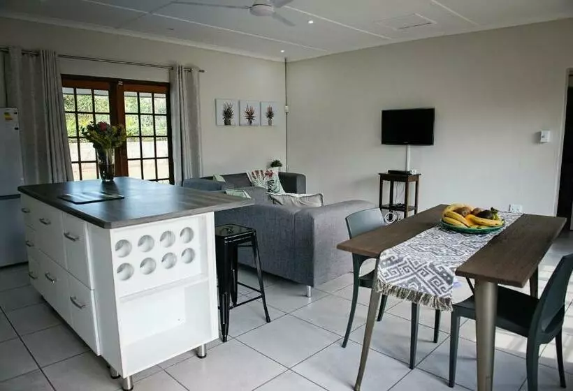 Aamiaismajoitus (B&B) 870 On Riverview Drive