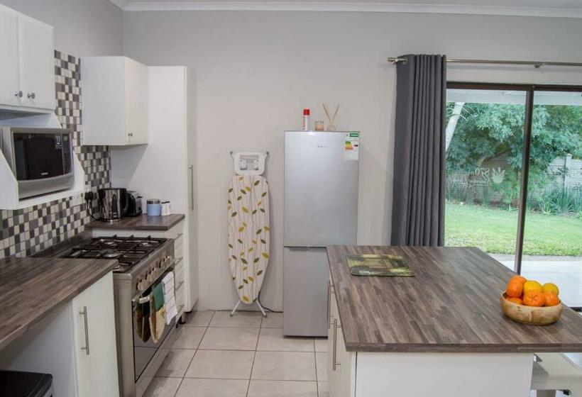 مبيت وإفطار 870 On Riverview Drive