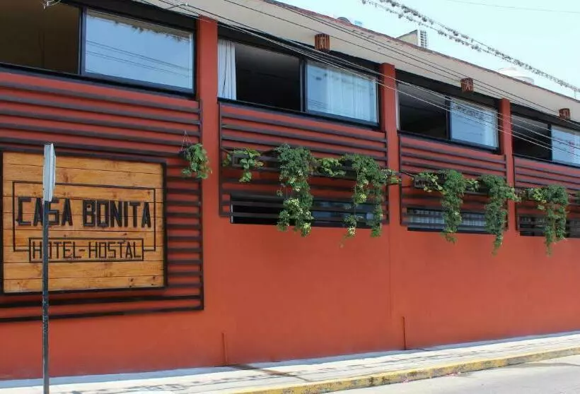 Casa Bonita Hotel Y Hostal