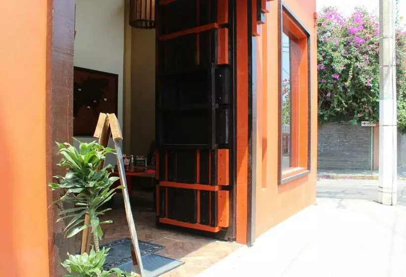 Casa Bonita Hotel Y Hostal