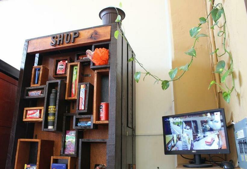 Casa Bonita Hotel Y Hostal