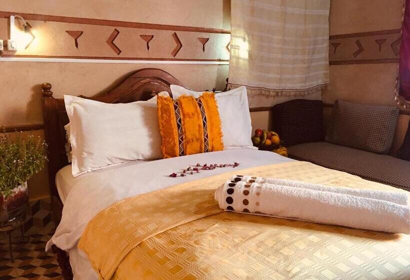 Отель Hôtel Panoramique De La Vallée