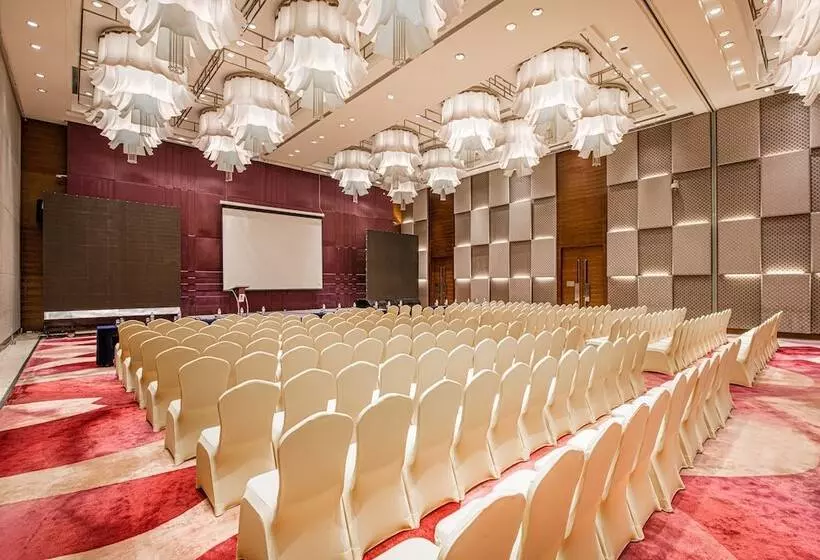 Holiday Inn Qingdao City Center, An Ihg Hotel   May 4th Square
