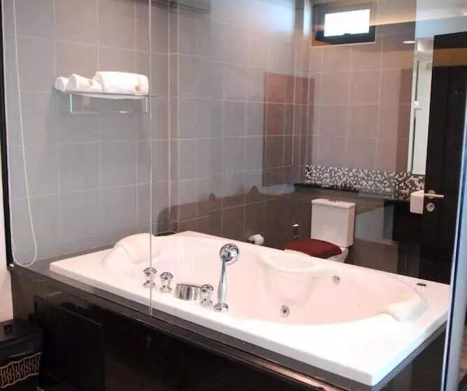 فندق Monsane River Kwai Resort